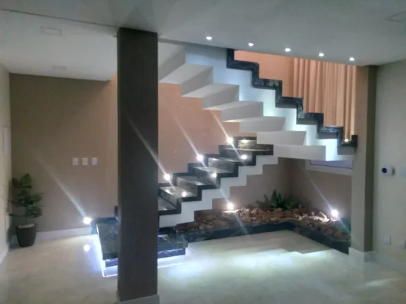 Imagem Casa de Alto Padrão em Garopaba-SC: 3 Dorms, Piscina, 275m², Próx. ao Centro e Praias