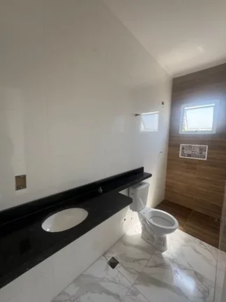 Imagem Lindo sobrado de 3 dormitórios, incluindo uma suíte, está localizado no desejado Condomínio Angela Residence, oferecendo um equilíbrio perfeito entre conforto, segurança e praticidade á venda na Imobiliaria Consulte Imoveis.