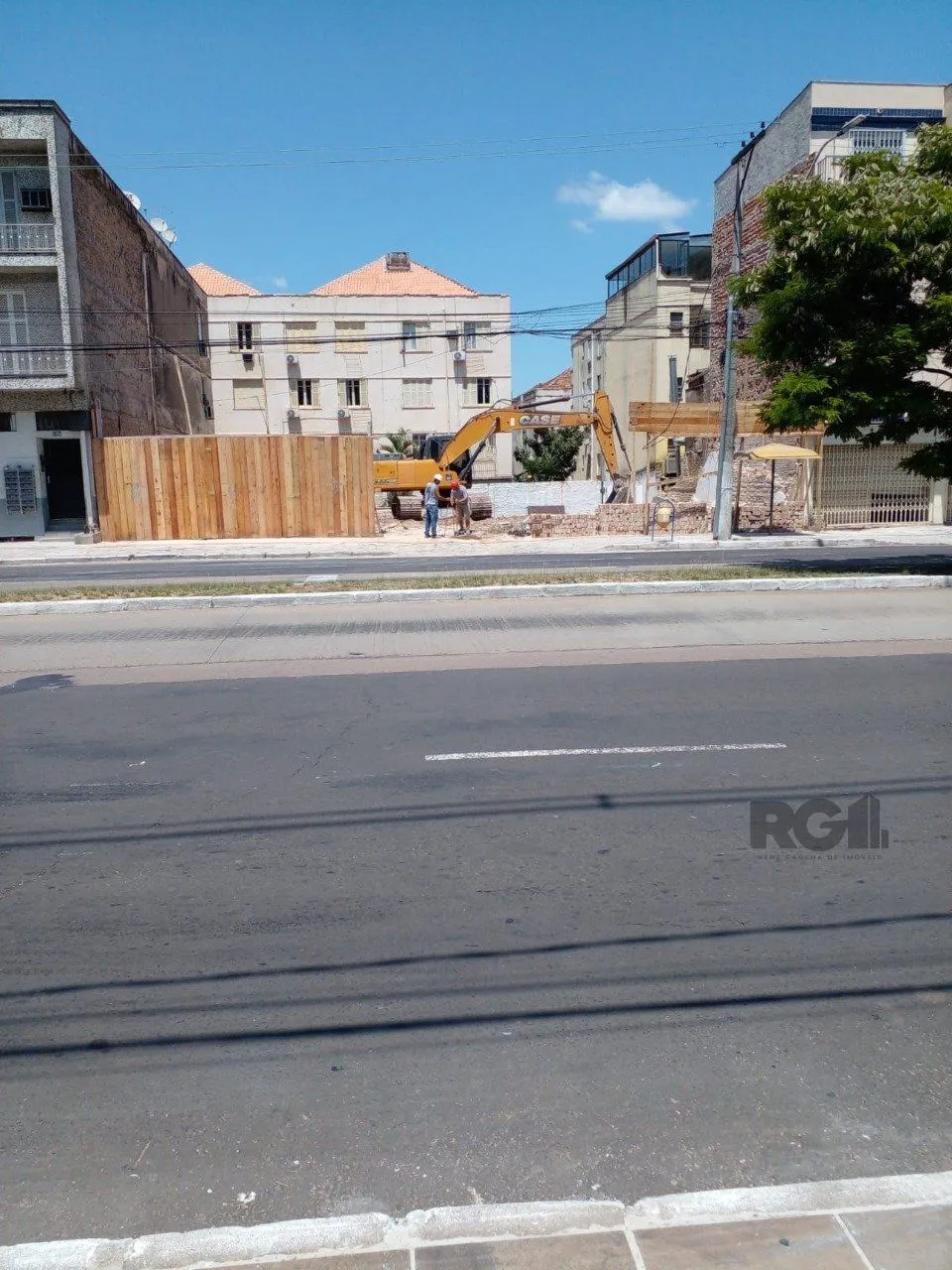 Imagem Compre terreno na Av Bento Gonçalves, 20,24 X 24M2,Bairro Partenon