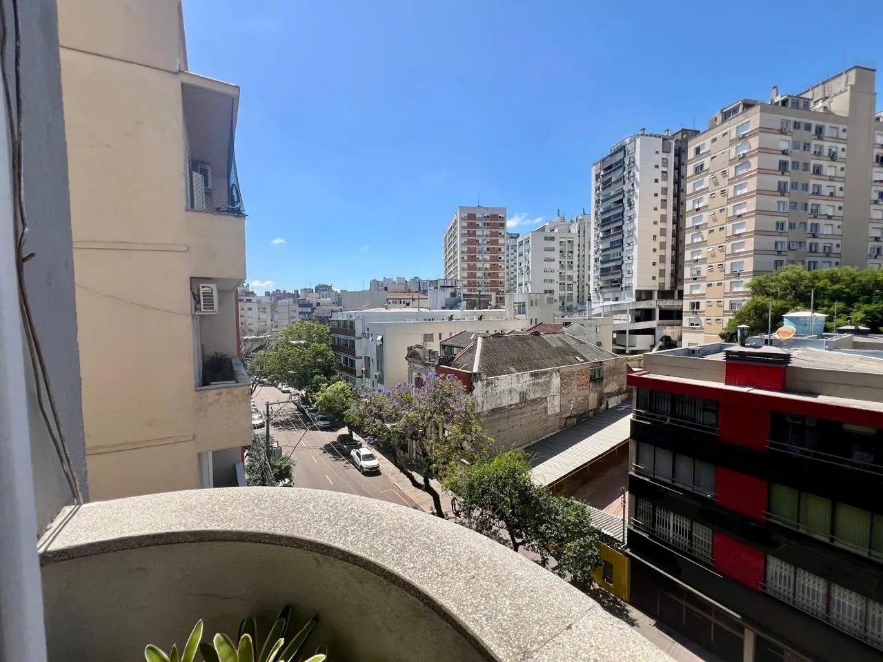 Imagem Apartamento 3 dormitórios com 80m2 no bairro Floresta.