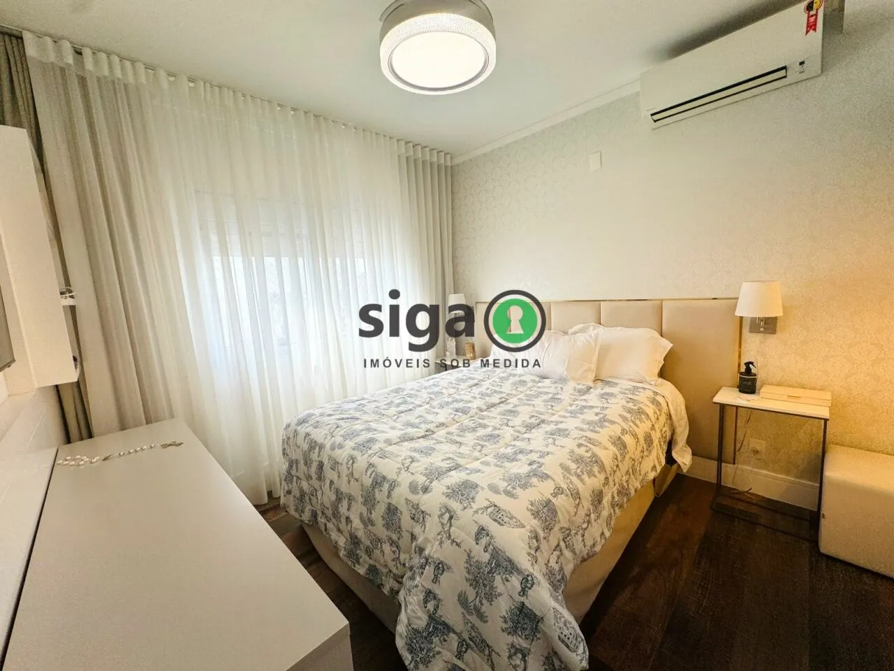 Imagem APARTAMENTO Á VENDA NO BROOKLIN COM 3 SUÍTES, 3 VAGAS, NO BROOKLIN COM PÉ DIREITO DUPLO! 175M²