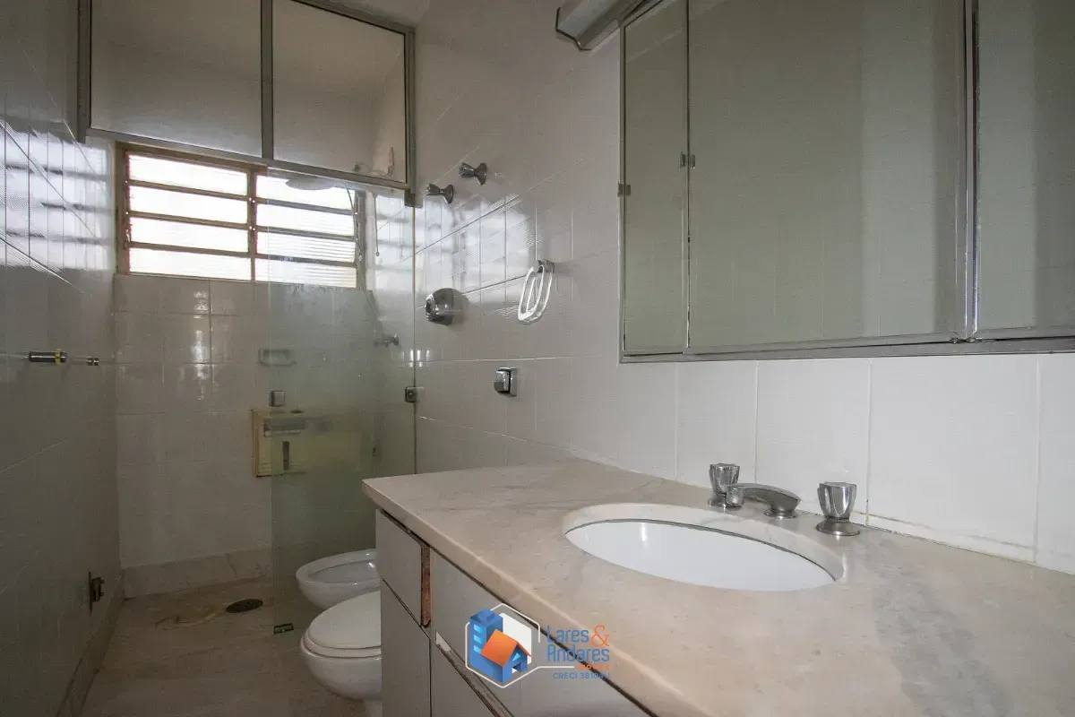 Imagem Sobrado para venda em Moema com 5 quartos, sendo 1 suíte, 209m²