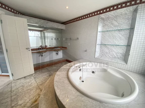 Imagem CASAL IMÓVEIS VENDE ESPETACULAR COBERTURA 4 SUÍTES + 4 VGS 650 M2 REFORMADA
