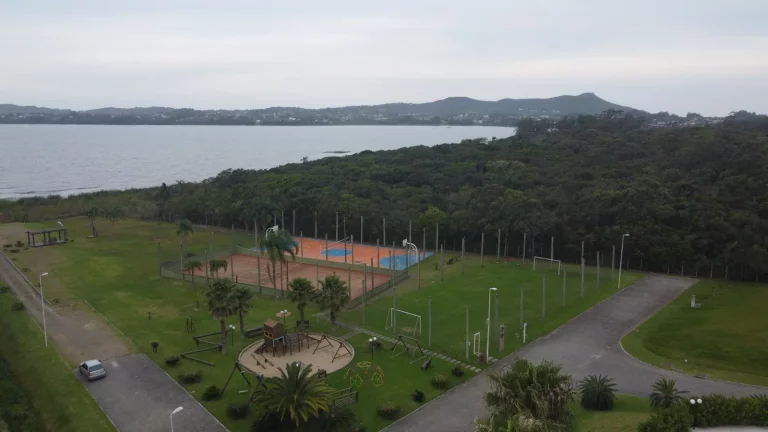 Imagem Terreno no Condomínio Lagoa Azul: luxo, lazer e natureza na Praia do Rosa!