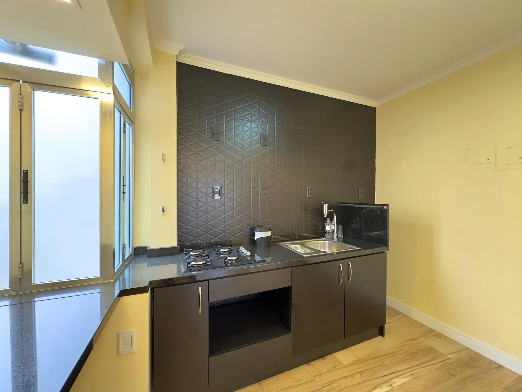 Imagem Apartamento 2 dormitórios, reformado e ensolarado no Centro Histórico