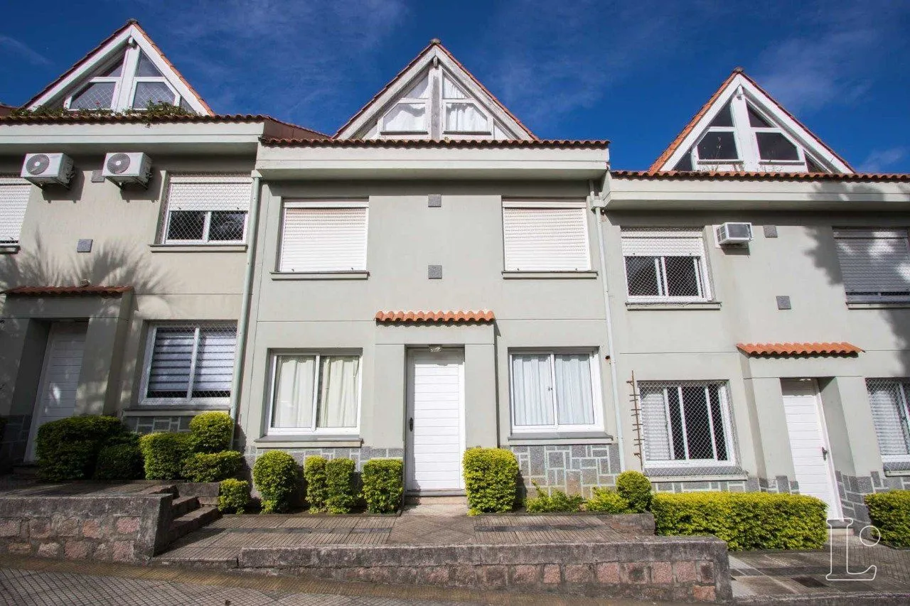 Imagem Excelente casa em condomínio fechado -Bairro Cristal