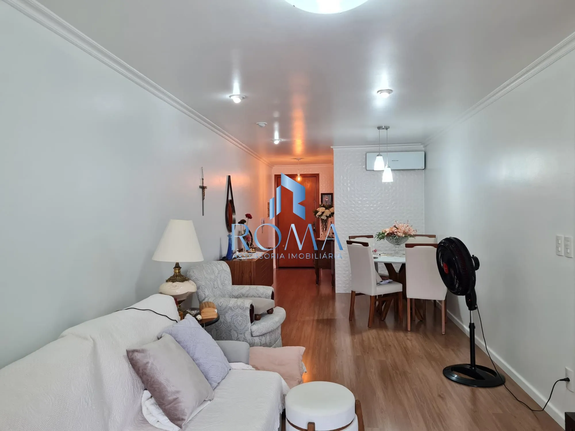 Imagem Apartamento Semimobiliado com 3 Quartos à Venda em Santa Maria