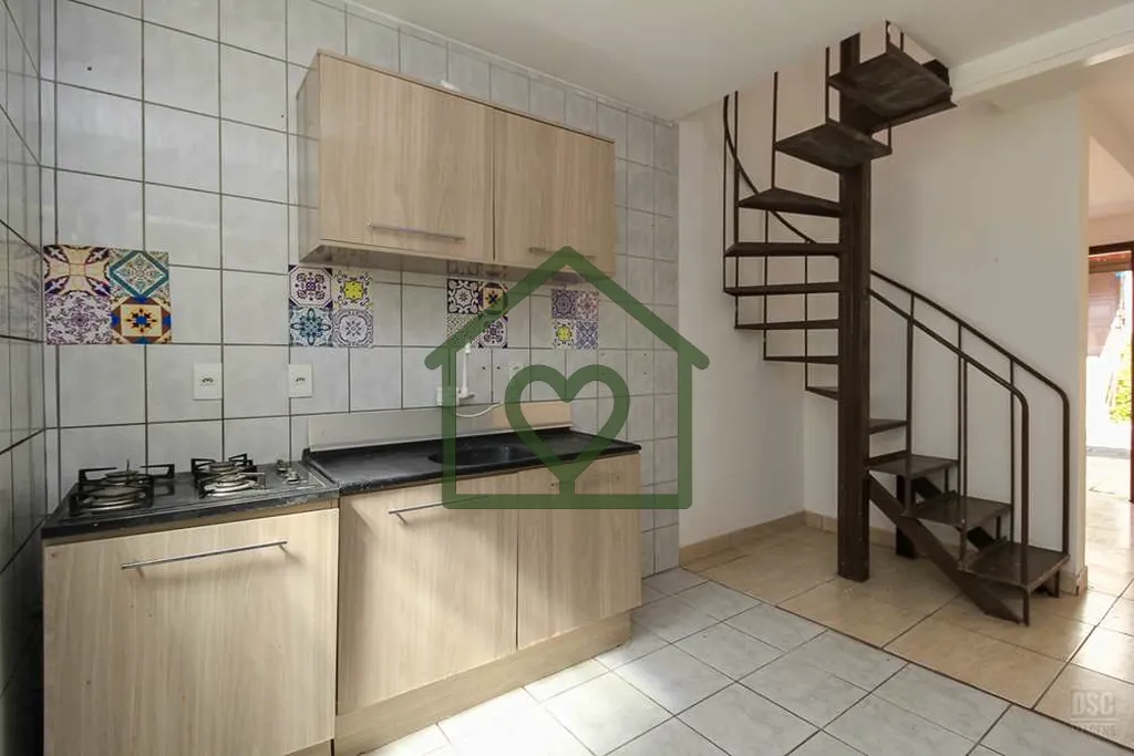 Imagem Casa em condomínio localizado próximo ao Hospital Vila Nova. Com 3 dormitórios, sendo 1 suíte, 8...