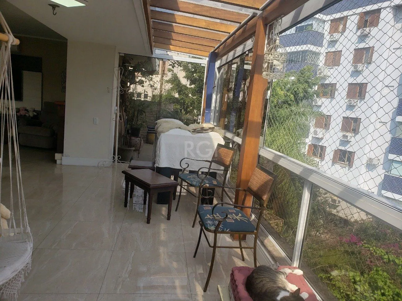 Imagem Cobertura para Venda - 296m², 3 dormitórios, sendo 1 suites, 3 vagas - Petrópolis