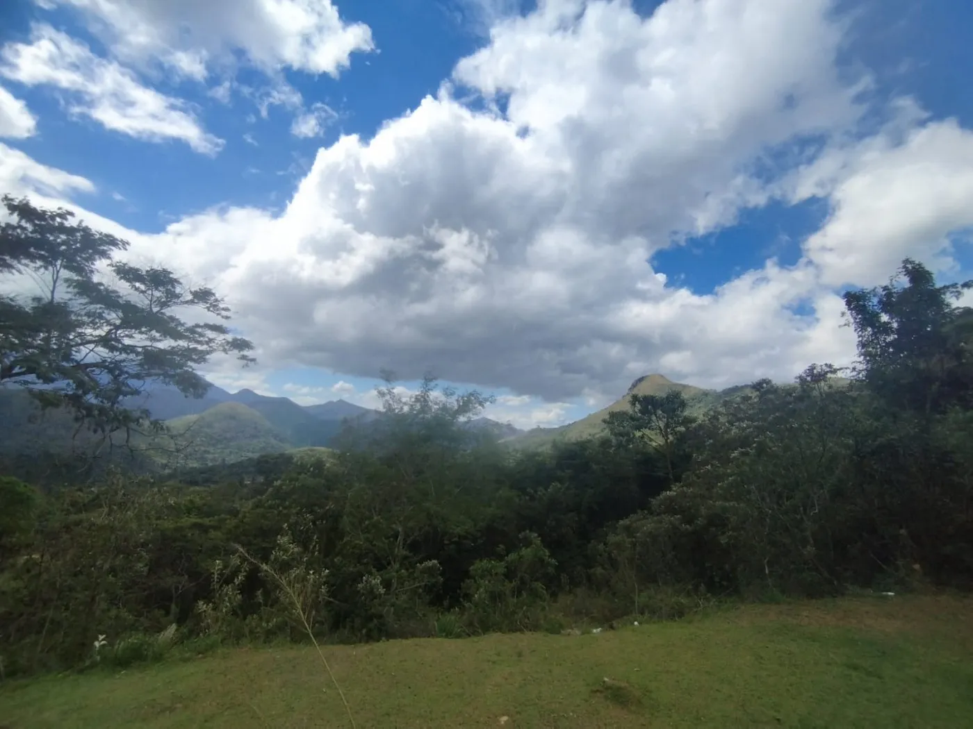 Imagem Terreno para Venda em Petrópolis / RJ no bairro Samambaia