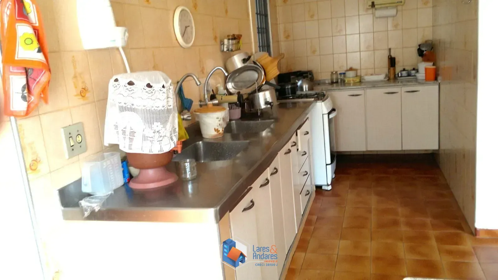 Imagem CASA À VENDA, COM 296M² COM 6 AMPLOS DORMS, COM 2 SUÍTES, 4 SALAS, COZINHA COM PLANEJADOS, CHURRASQUEIRA E 8 VAGAS - TREMEMBÉ - SP