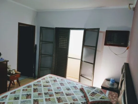 Imagem Casa em área nobre, 3 dormitórios com 1 suíte.