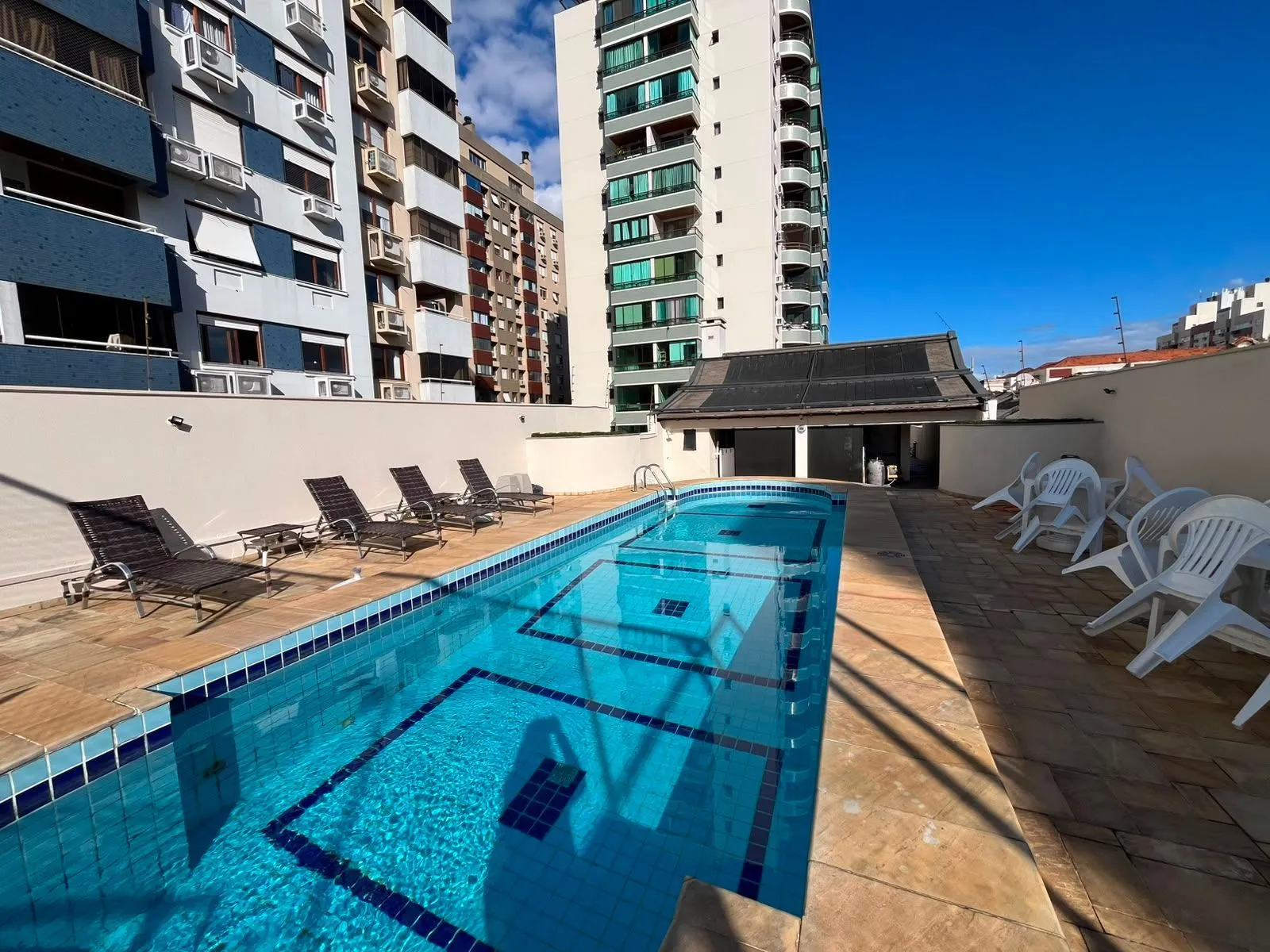 Imagem Apartamanto a venda no Menino Deus com 3 quartos e sacada