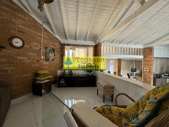 Imagem Maravilhosa Casa à Venda na Martim de Sá - 4 Quartos, 2 Suítes, 3 Salas, 2 Banheiros, 12 Vagas de Garagem, 230 m²!