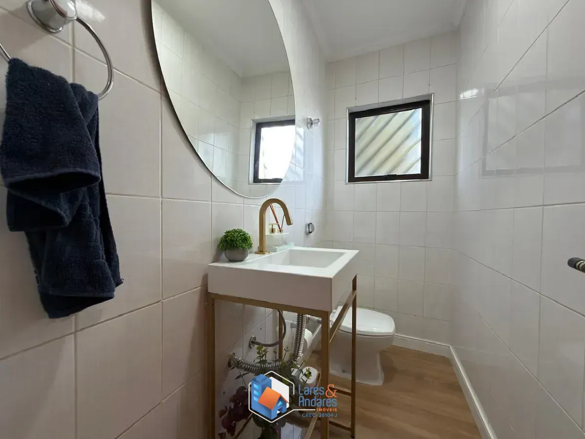 Imagem Sobrado para venda em Parque Vitória com 3 quartos, sendo 1 suíte, 208m²