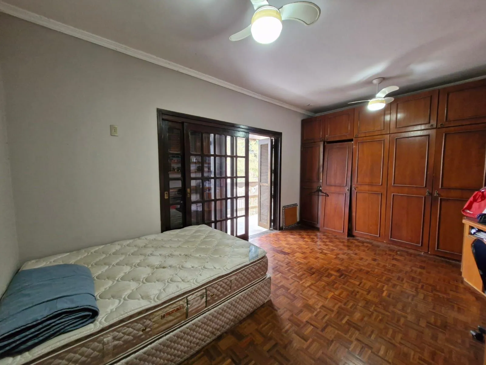 Imagem Casa de 3 dormitórios com piscina no bairro Teresópolis.
