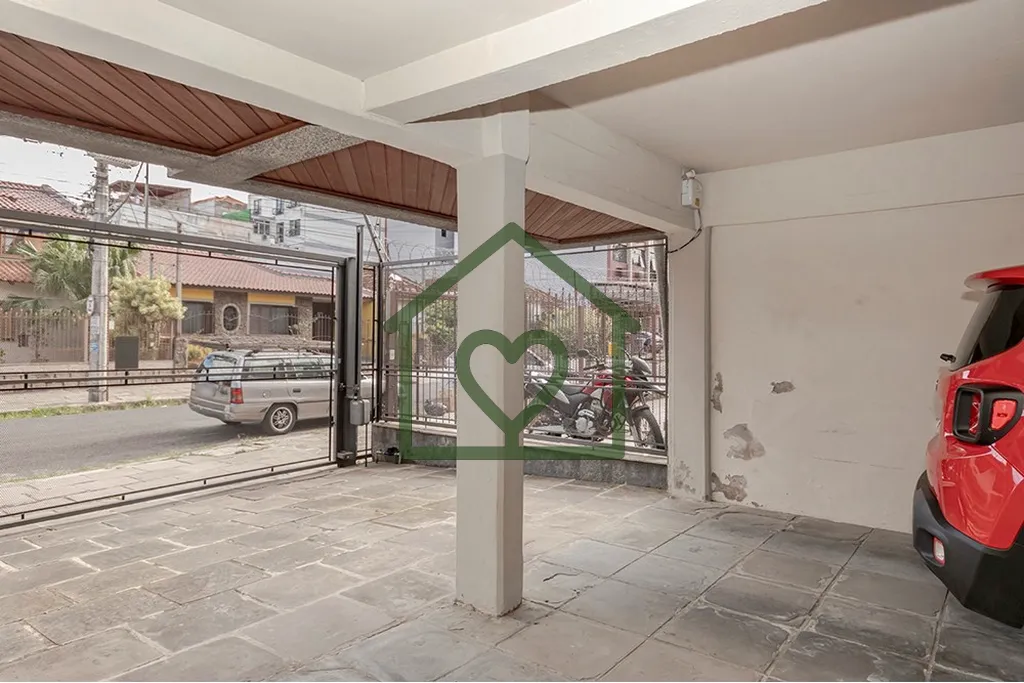 Imagem **Cobertura à Venda em Passo D'Areia, Porto Alegre 3 Quartos 245m²** Descubra a cobertura dos seus...