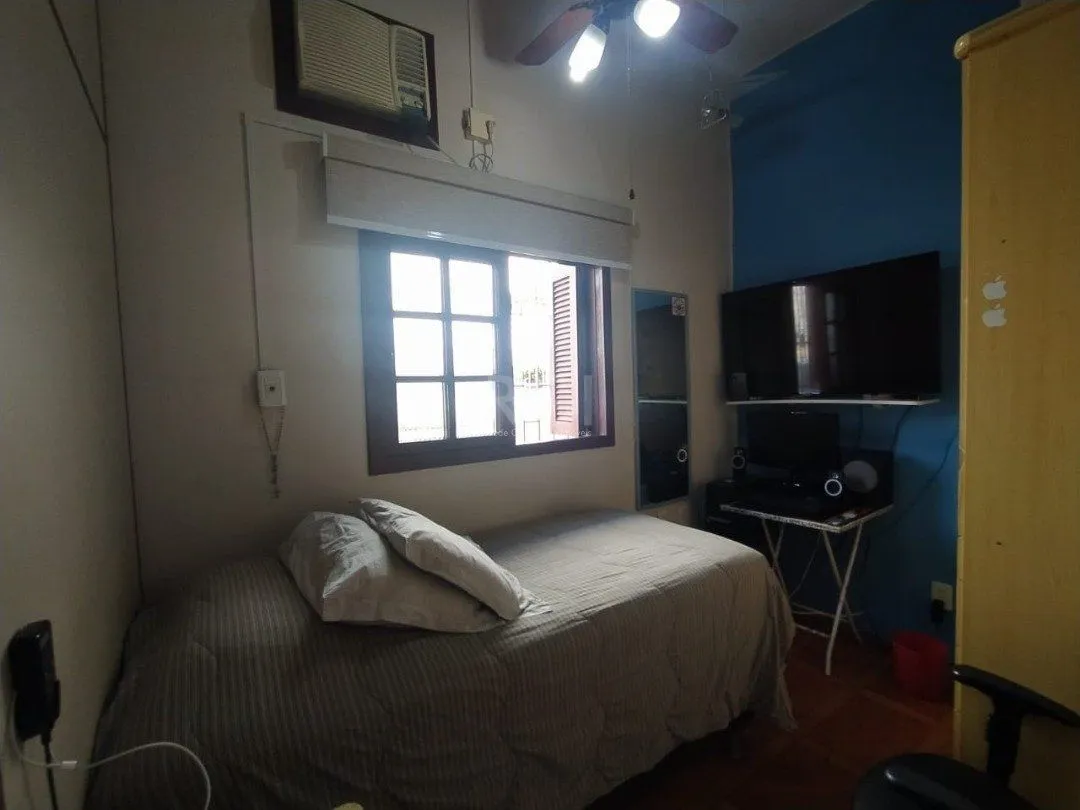 Imagem Casa para Venda - 185m², 3 dormitórios, 5 vagas - Menino Deus