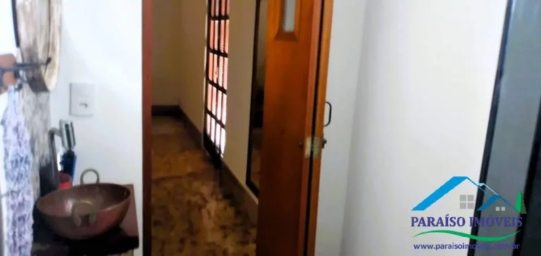 Imagem Viva em Grande Estilo: Casa com 5 Quartos e Piscina - Itapeva