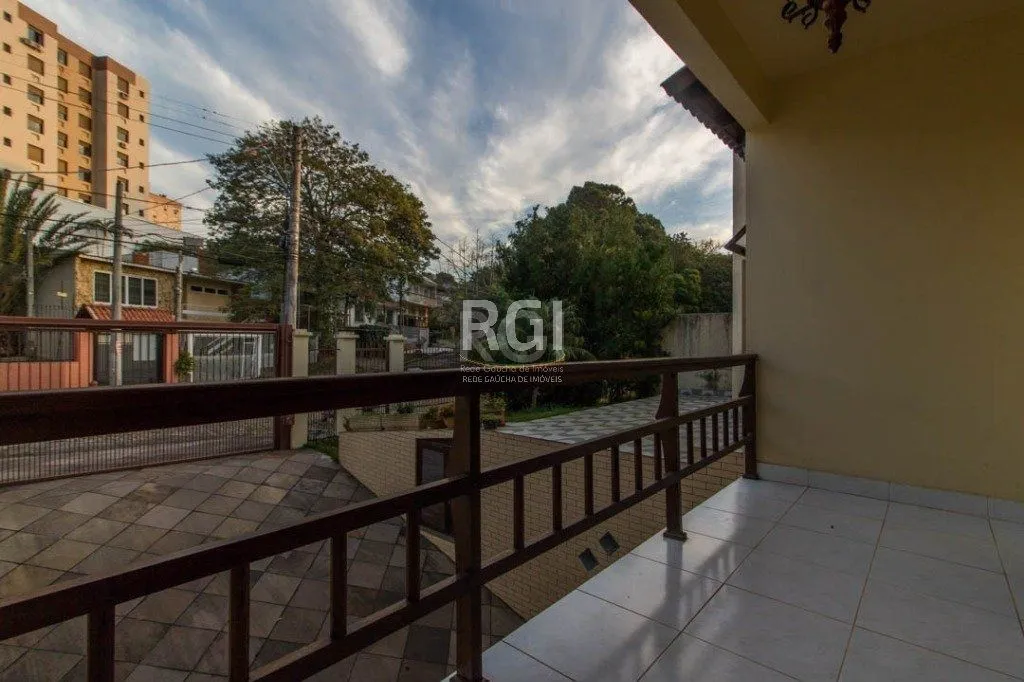Imagem Sobrado para Venda - 499.98m², 4 dormitórios, sendo 3 suites, 4 vagas - Jardim Ipiranga