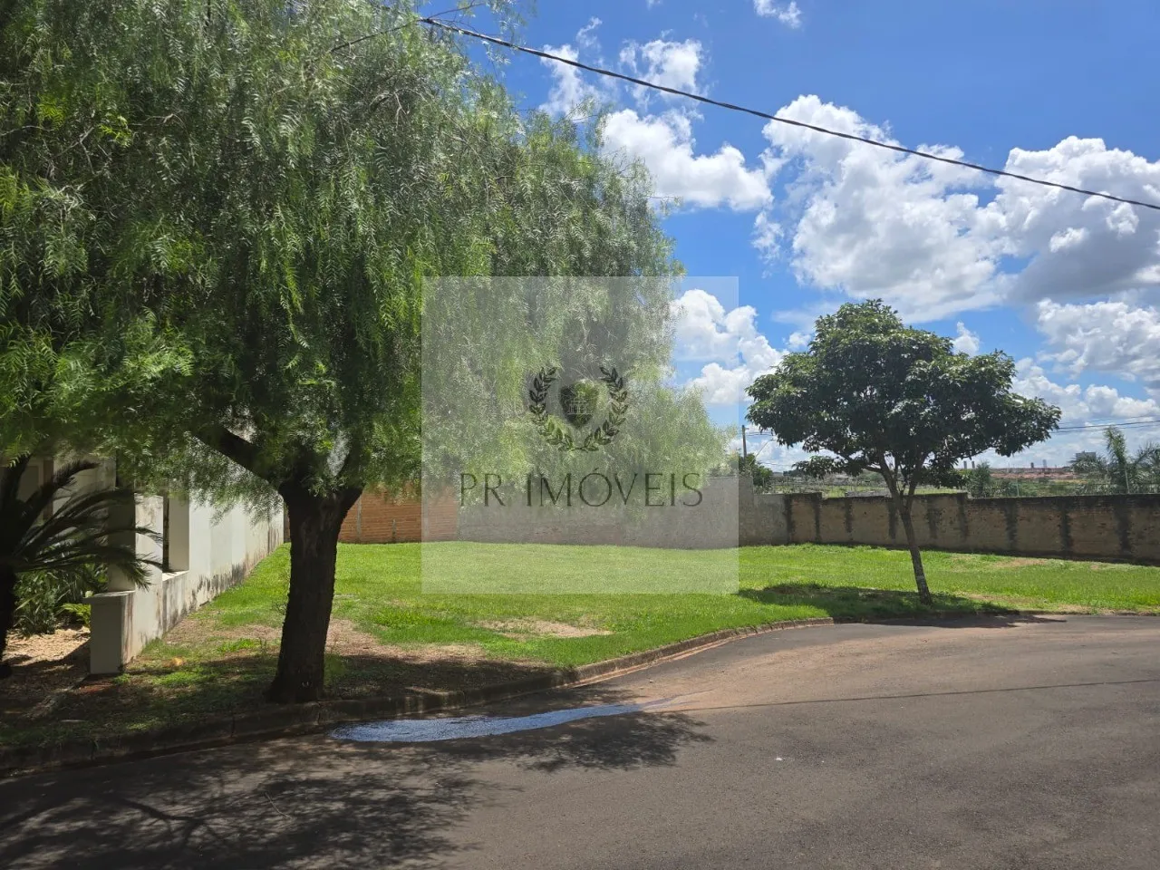Terreno à venda em Araraquara-SP, no Altos do Jaraguá, com 365,30 m² de área!