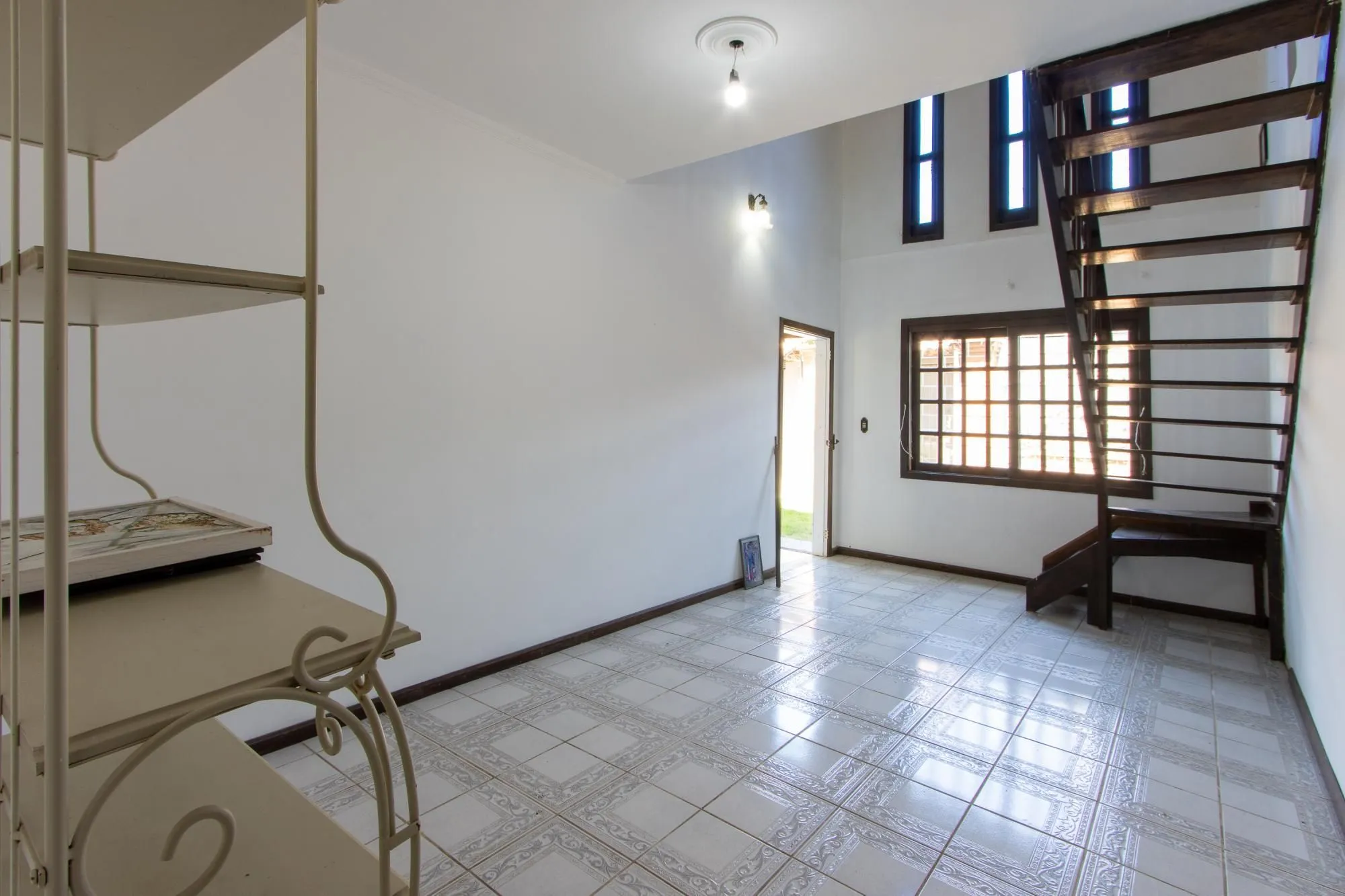 Imagem Casa Residencial à Venda no Bairro Guarujá, Porto Alegre, RS
