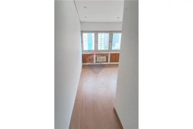 Imagem Sala comercial com 57,35m² e uma vaga no Itaim Bibi