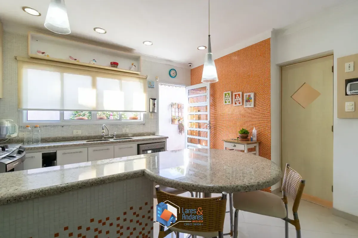 Imagem Casa para venda em Planalto Paulista com 3 quartos, sendo 1 suíte, 320m²