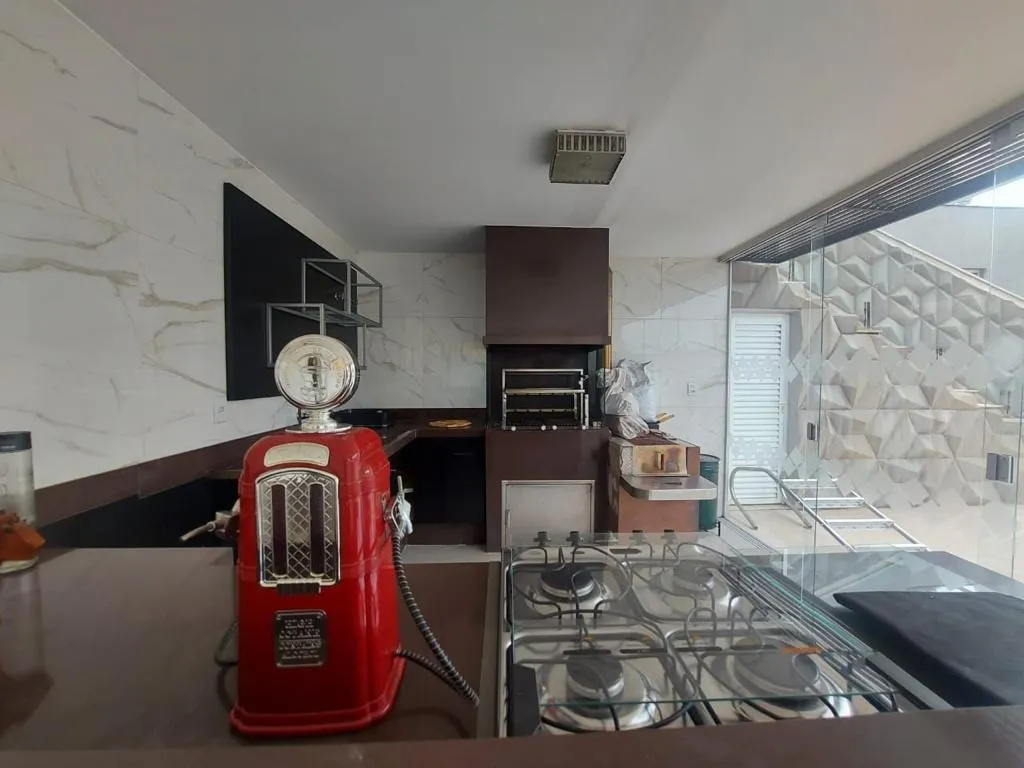 Imagem Casa Sobrado de 489m² de Terreno Localizado no Jardim Residencial Village Vert!
