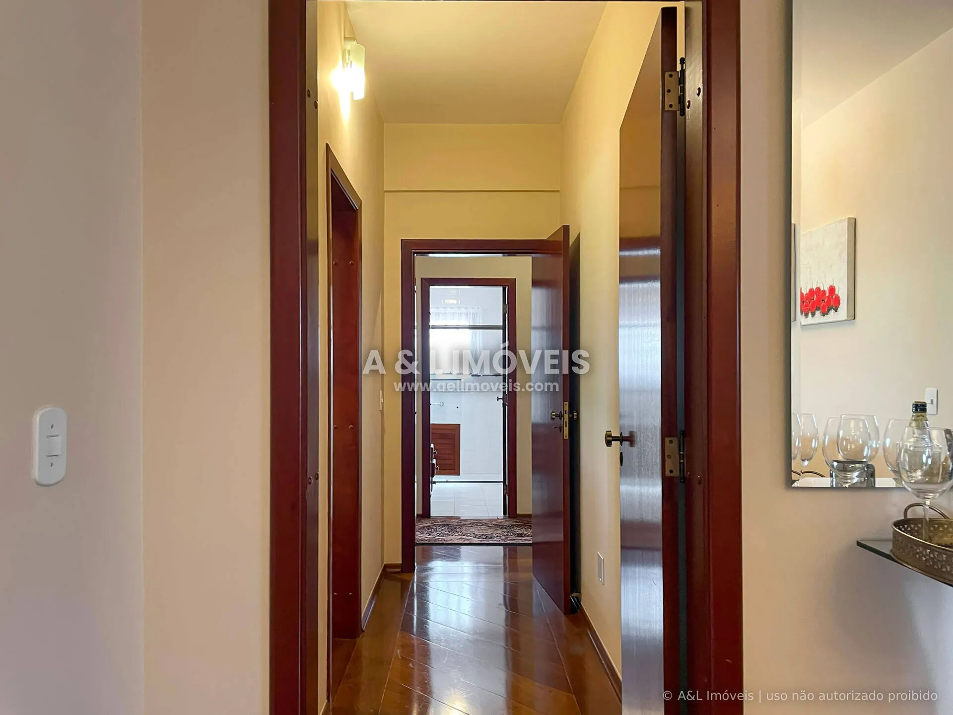 Imagem Apartamento à Venda no Capivari - 4 Dormitórios, SPA e 400 m da Praça