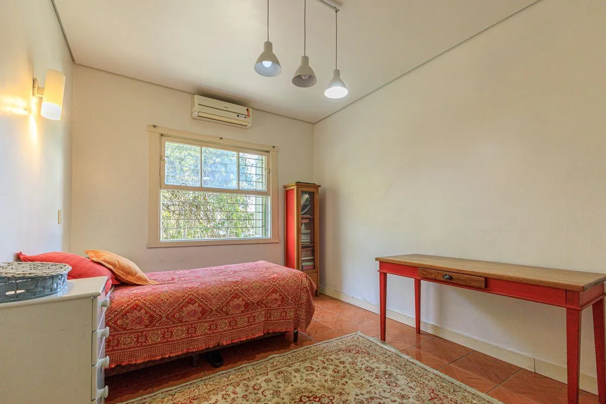 Imagem Casa 4 dormitórios Petrópolis