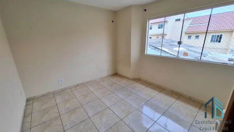 Imagem Sobrado em condomínio fechado 03 quartos c/suíte, desocupado no Uberaba em Curitiba PR
