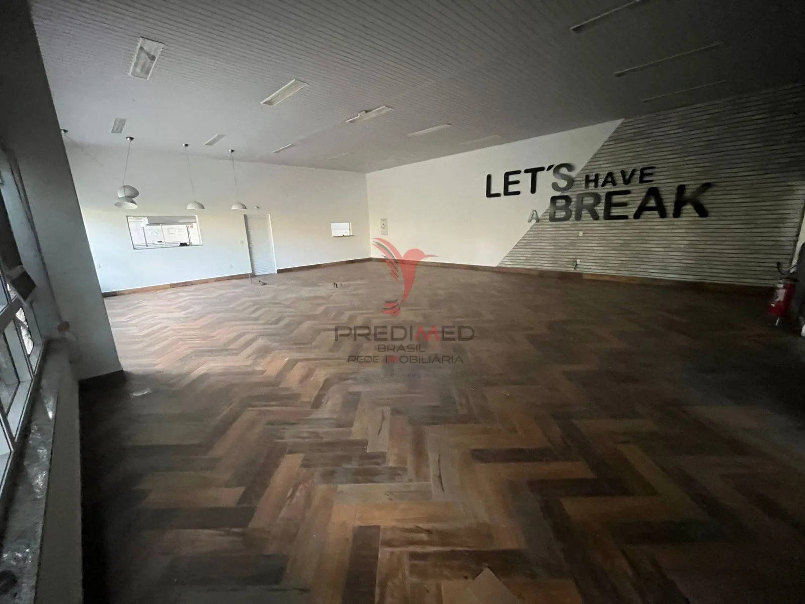 Imagem Vendo excelente Prédio COMERCIAL/INDUSTRIAL em condomínio fechado com total segurança 24 h