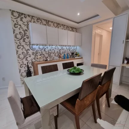 Imagem Apartamento com 4 quartos sendo 2 suites, 2 vagas a poucos passos dos Colégios Catarinense e Menino...