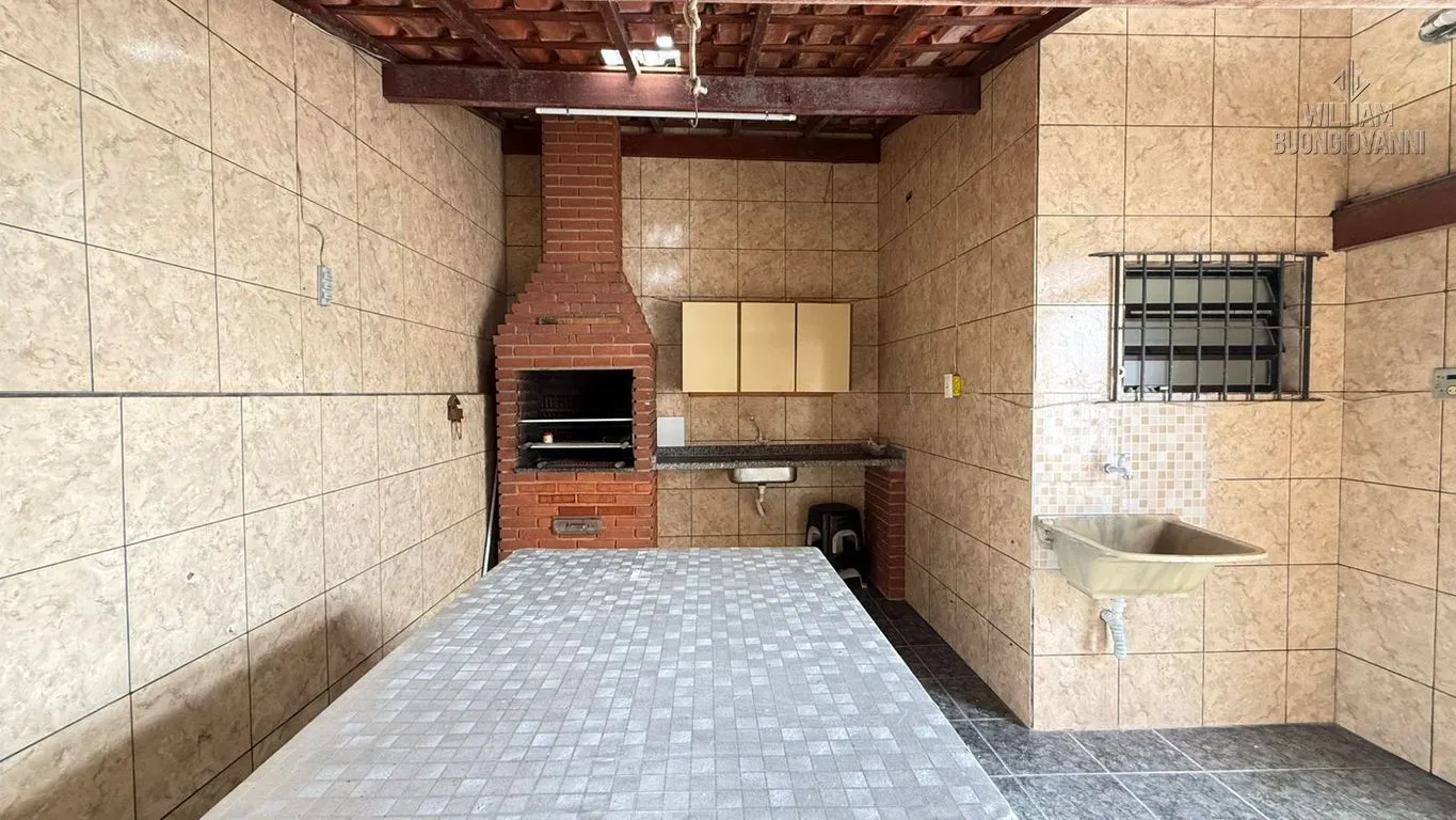 Imagem Casa c/ Suíte, 2 Vagas e Excelente Localização na Ocian