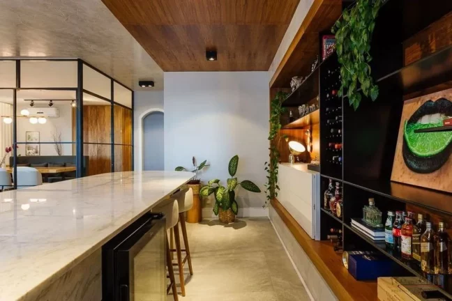Imagem Apartamento amplo junto a Beira Mar Florianópolis, reformado, mobiliado e decorado com 4 quartos se...