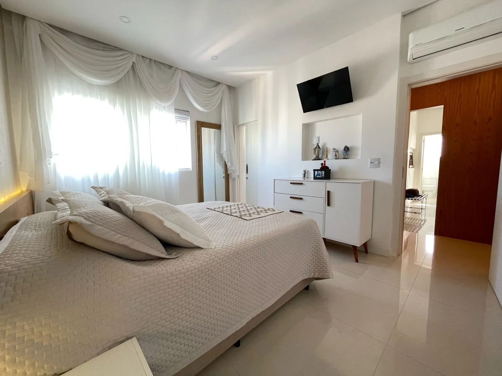 Imagem Apartamento com vista para o mar à venda com 193m2 por R$ 3.350.000,00