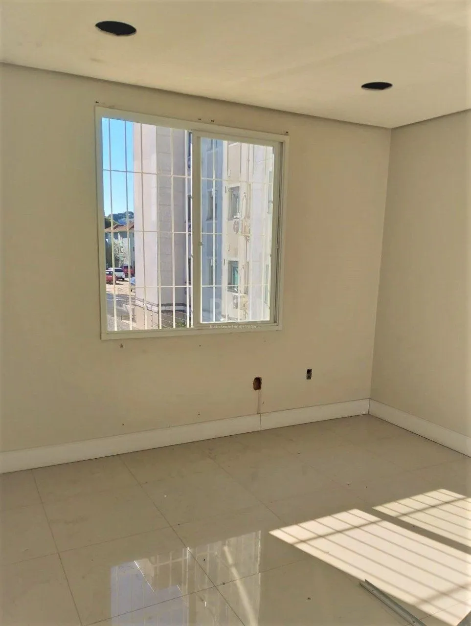 Imagem Casa Comercial para Venda - 250m², 0 dormitórios, 10 vagas - Glória