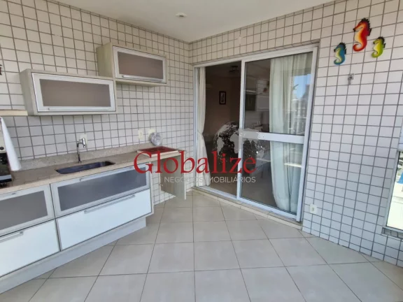 Imagem Apartamento com 3 quartos, 1 suíte e duas vagas de garagem no coração da Pompeia, em Santos. Valor R$ 1.120.000,00.