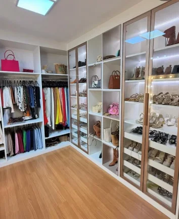 Imagem Apartamento mobiliado, pronto para morar, e area real de 183 m2 Vaga de Garagem escriturada do apartamento com área real de 34,22 m2.