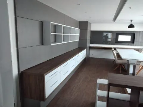 Imagem LOCAÇÃO DE SALAS COMERCIAIS MOBILIADAS NO EDIFÍCIO MARQUÊS BUSINESS CENTER, NA BARRA FUNDA/SP com 132m² e 4 vagas, sendo 100 m do metro. CONSULTE-NOS.