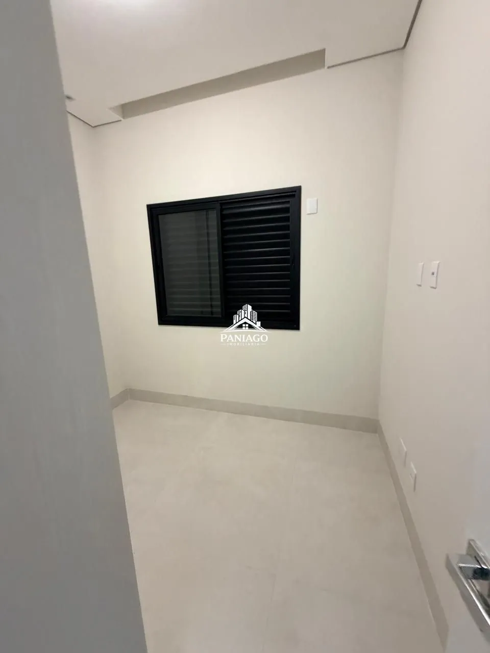 Imagem Casa Nova com 3 Suítes e Piscina à Venda no Condomínio Brisas