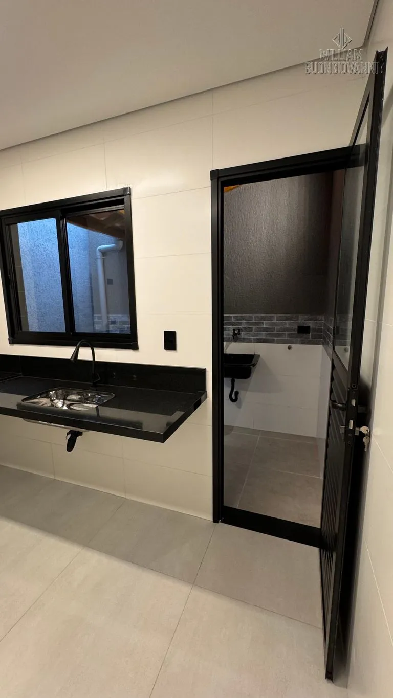 Imagem Sobrado 2 Dormitórios com Quintal - 63m²