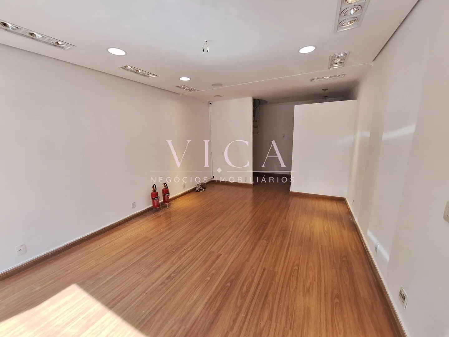 Imagem Sala para aluguel com 64m² 1 banheiro - por R$ 8.900,00 - Alphaville/SP