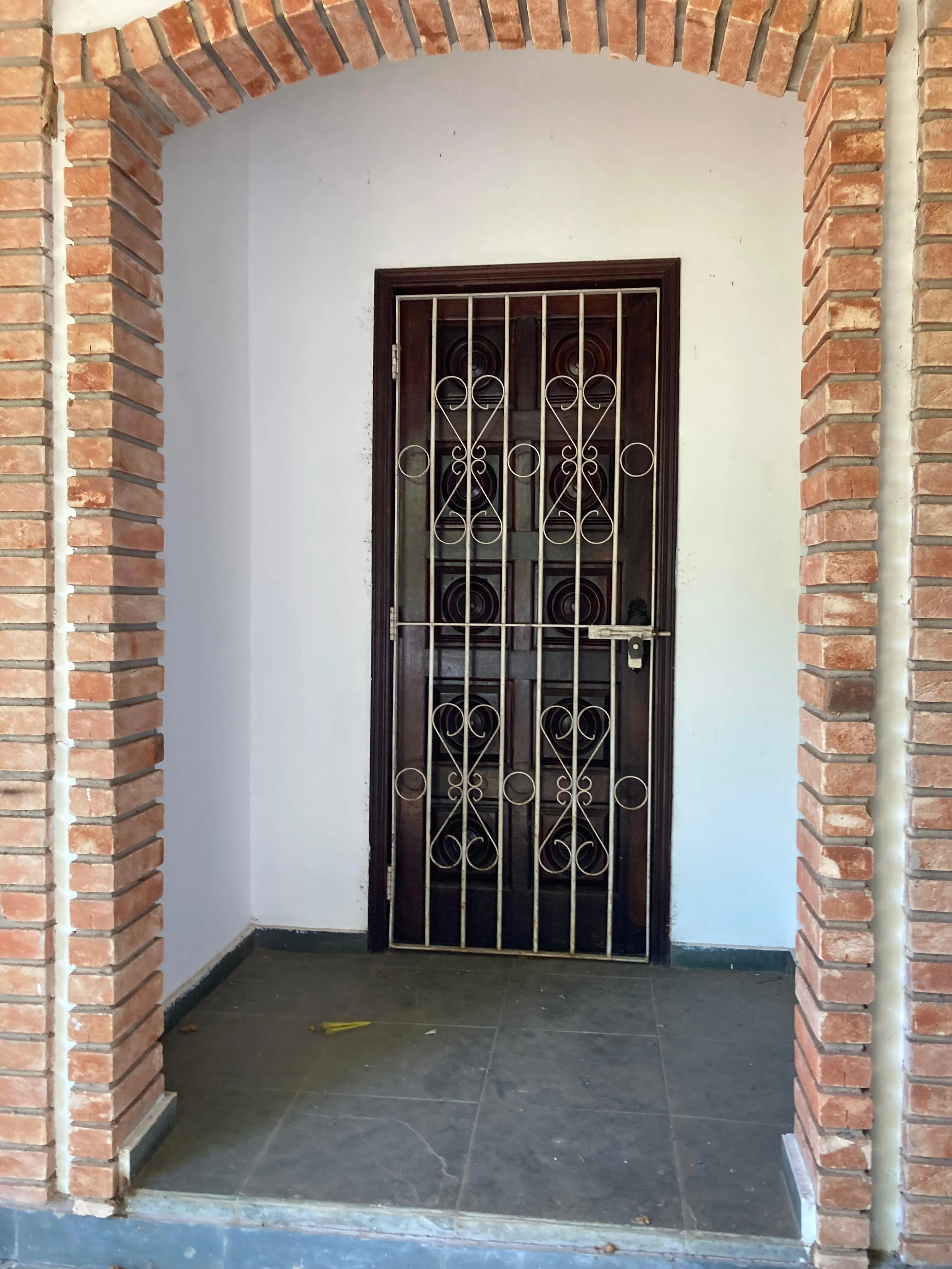 Imagem Linda Chácara de 3000m² com Casa Sobrado, Piscina, e Pomar ? Porteira Fechada em Aracoiaba da Serra