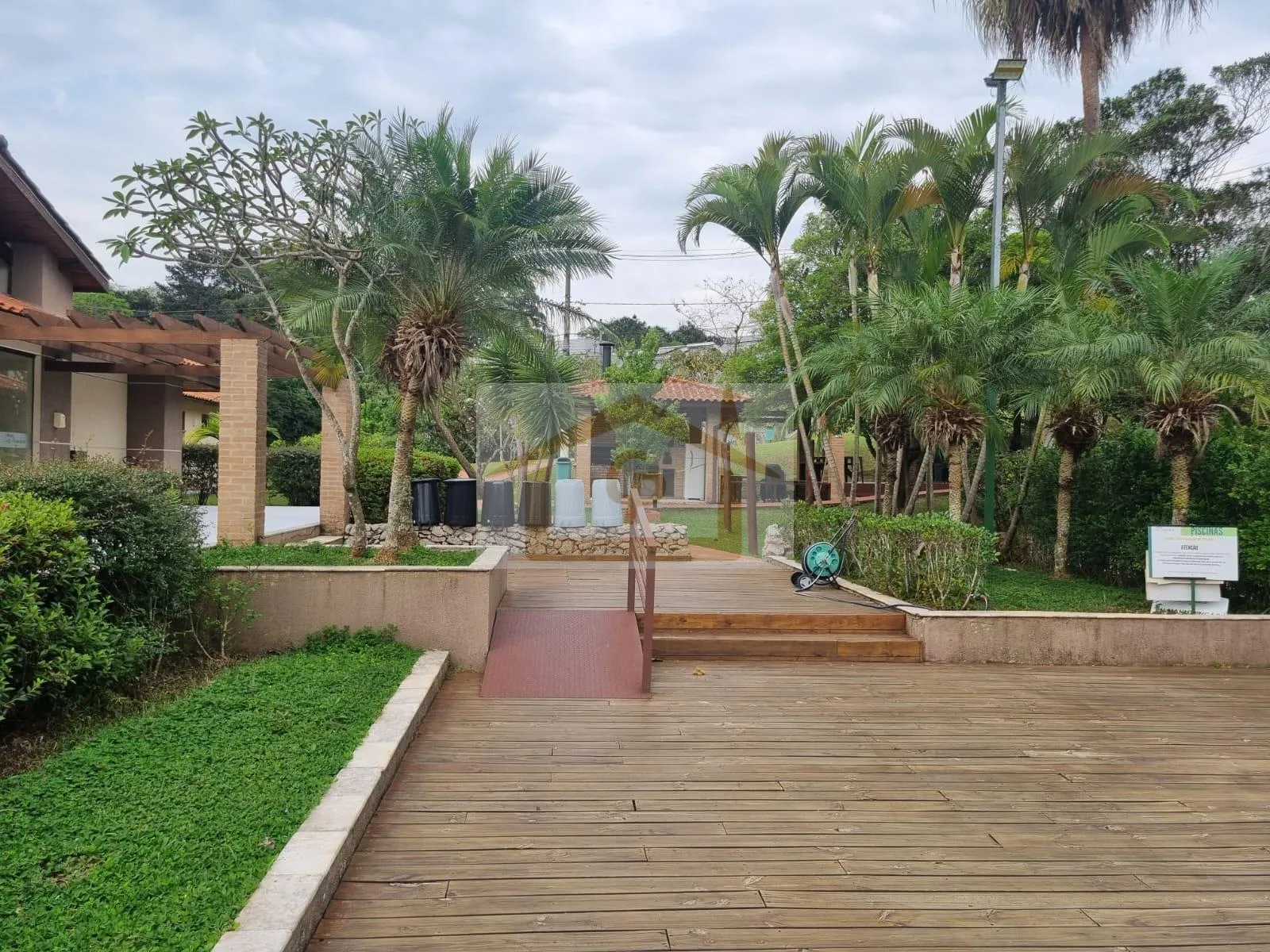 Imagem Residencial faz encontro com o parque Cemucam!!! Terreno com 901 metros