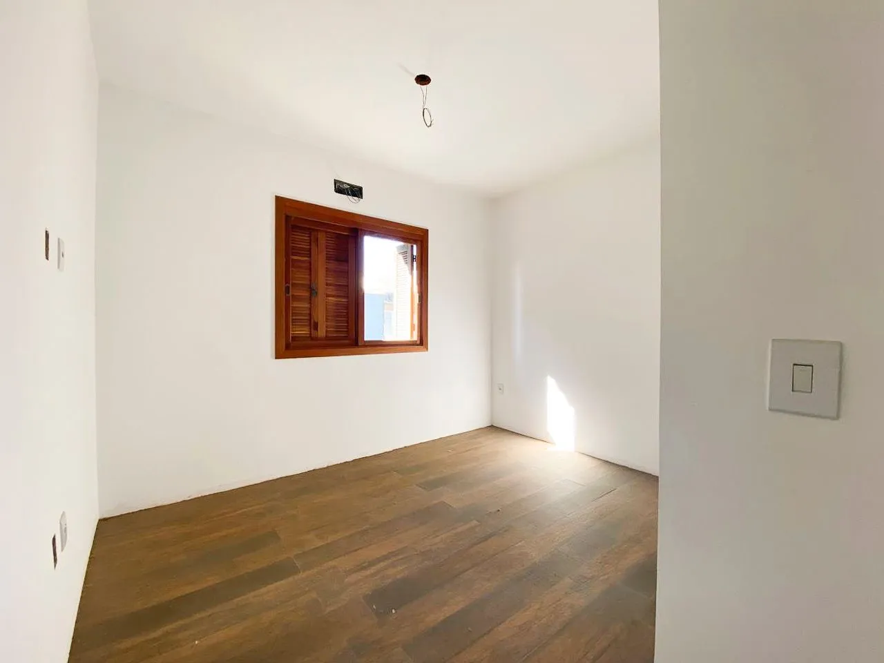 Imagem Casa em Condomínio / 3 Quartos / 1 Suíte / 2 Vagas / Verdes Campos / Porto Alegre / RS