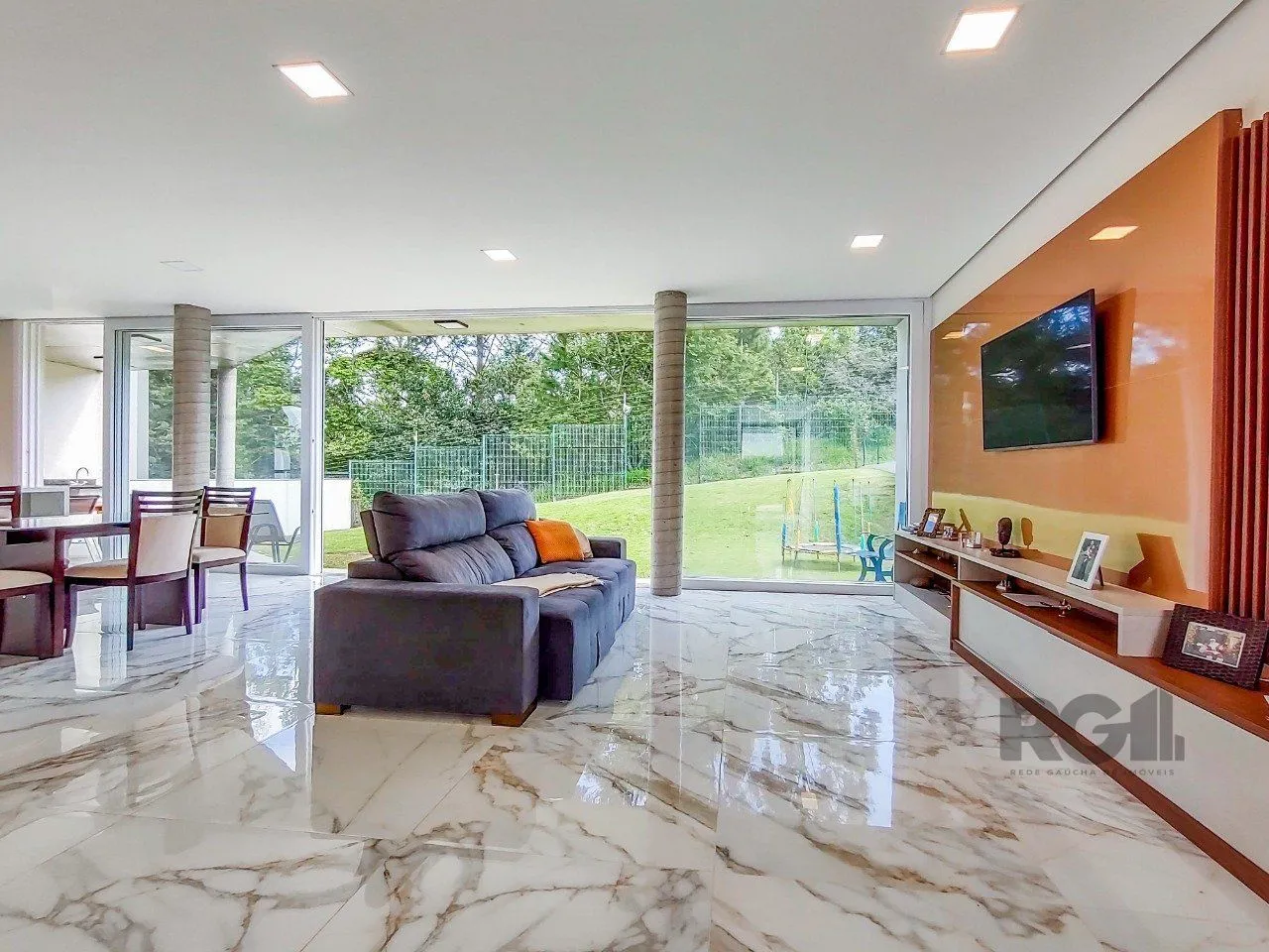 Imagem Casa com 284m² - em terreno de 566m² - Alphaville Porto Alegre