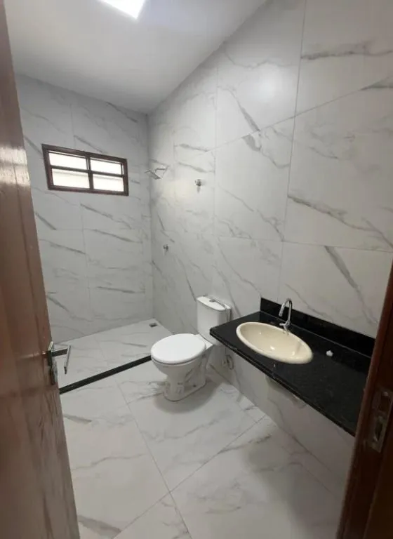 Imagem Casa com Piscina à Venda nos Bancários - Conforto e Lazer para sua Família