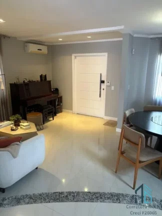 Imagem Casa em Condomínio, 03 suítes, 03 vagas, piscina aquecida, churrasqueira em Balneário Camboriú SC
